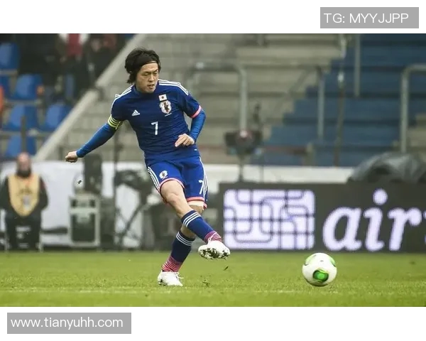 球星风采尽在镜头下 足球场外的时尚瞬间与生活点滴分享