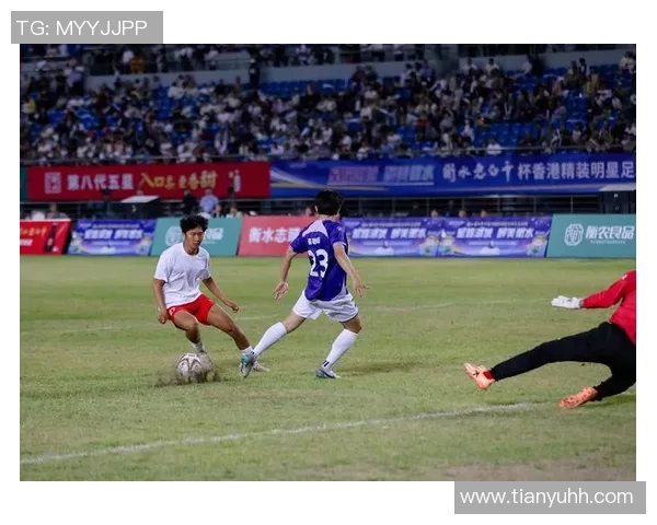 顶尖足球巨星赛场风采与成长历程全面解读